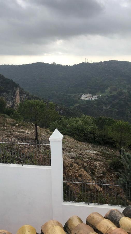 Stylish 3 Bed House 2 Bathrooms, With Patio, Roof Terrace And Communal Pool 5 Minutes Away From The Beautiful Spanish White Village Of Casares Pueblo And Only 20 Mins From The Sea 外观 照片