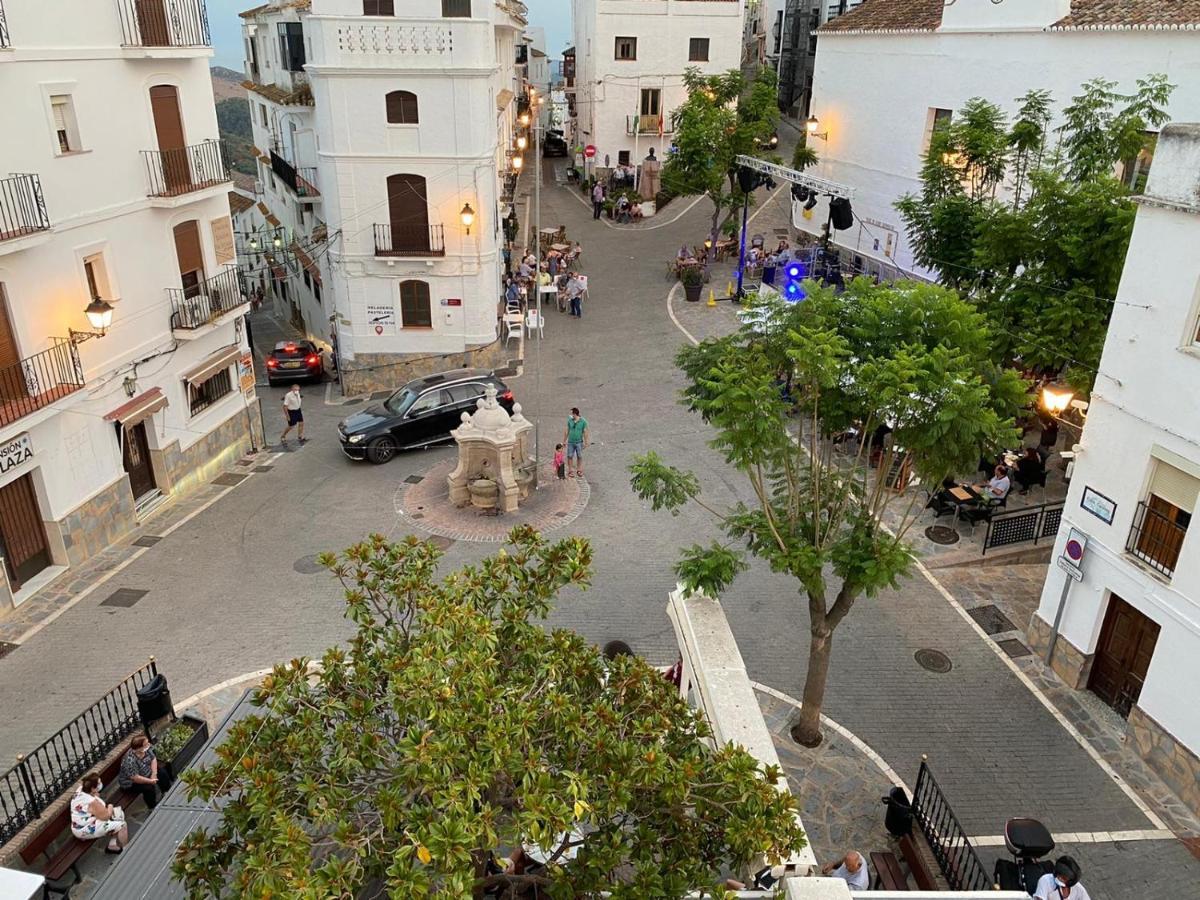 Stylish 3 Bed House 2 Bathrooms, With Patio, Roof Terrace And Communal Pool 5 Minutes Away From The Beautiful Spanish White Village Of Casares Pueblo And Only 20 Mins From The Sea 外观 照片
