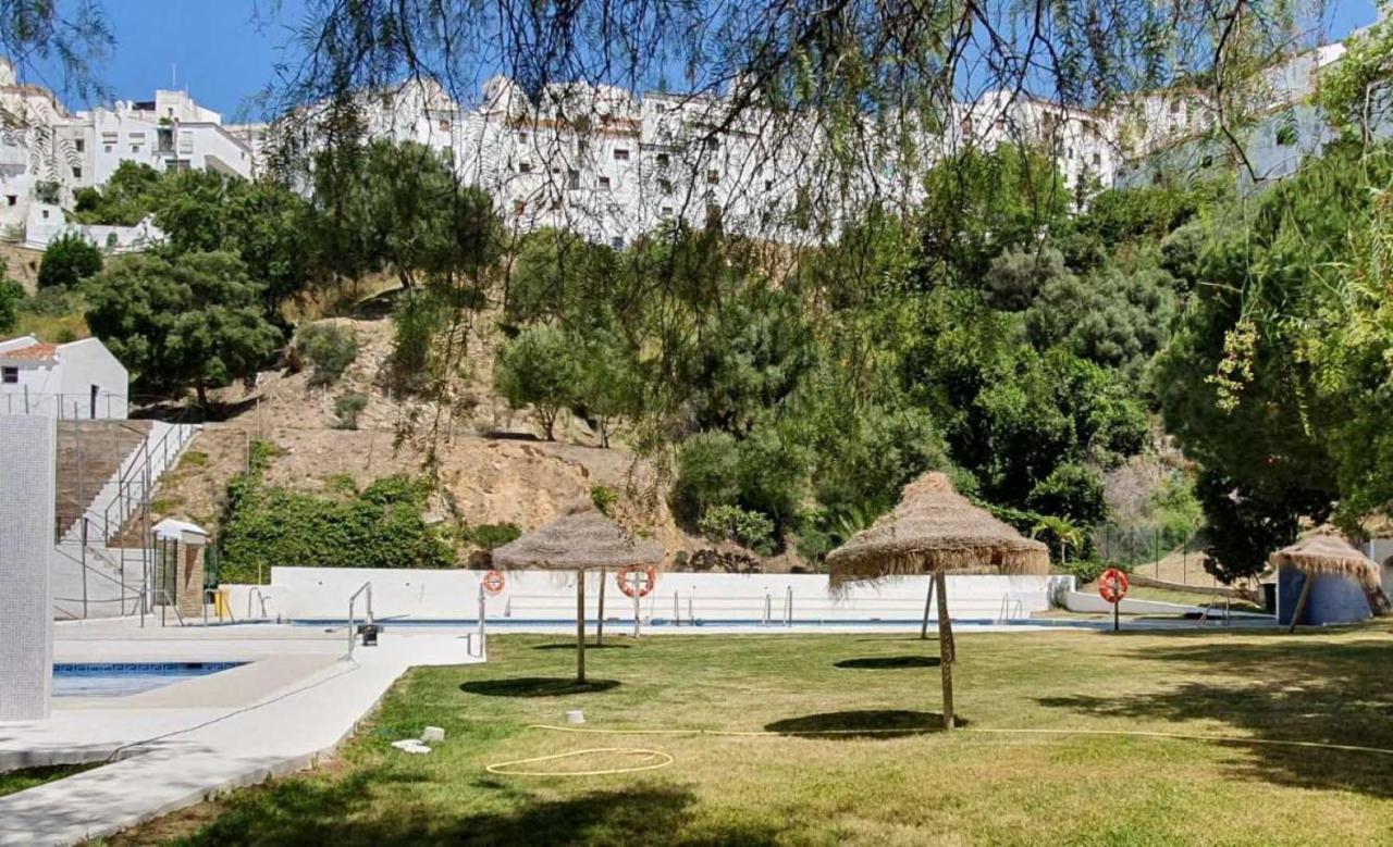 Stylish 3 Bed House 2 Bathrooms, With Patio, Roof Terrace And Communal Pool 5 Minutes Away From The Beautiful Spanish White Village Of Casares Pueblo And Only 20 Mins From The Sea 外观 照片