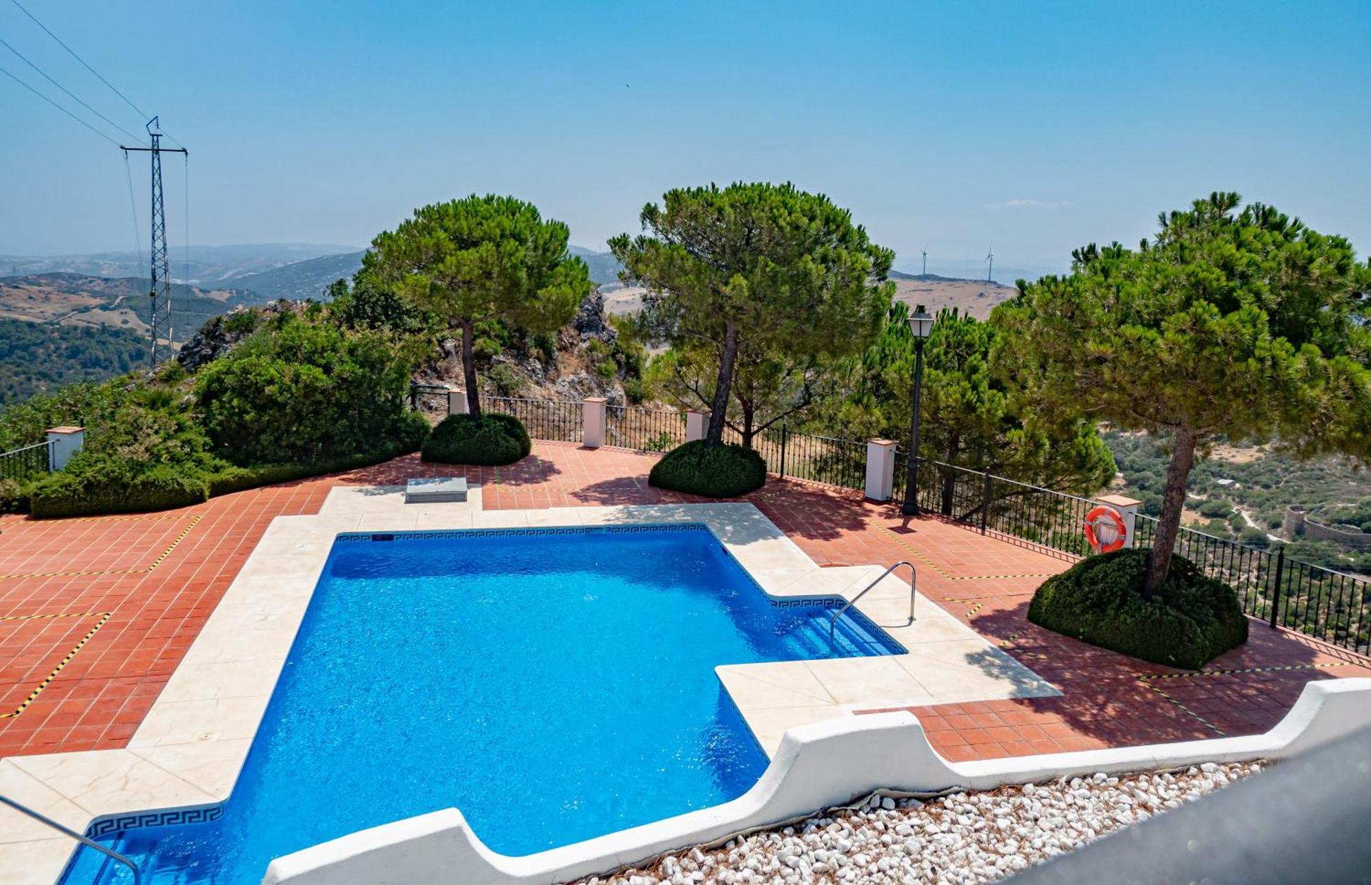 Stylish 3 Bed House 2 Bathrooms, With Patio, Roof Terrace And Communal Pool 5 Minutes Away From The Beautiful Spanish White Village Of Casares Pueblo And Only 20 Mins From The Sea 外观 照片