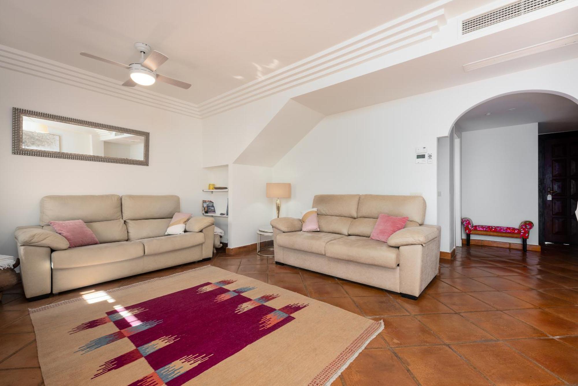 Stylish 3 Bed House 2 Bathrooms, With Patio, Roof Terrace And Communal Pool 5 Minutes Away From The Beautiful Spanish White Village Of Casares Pueblo And Only 20 Mins From The Sea 外观 照片