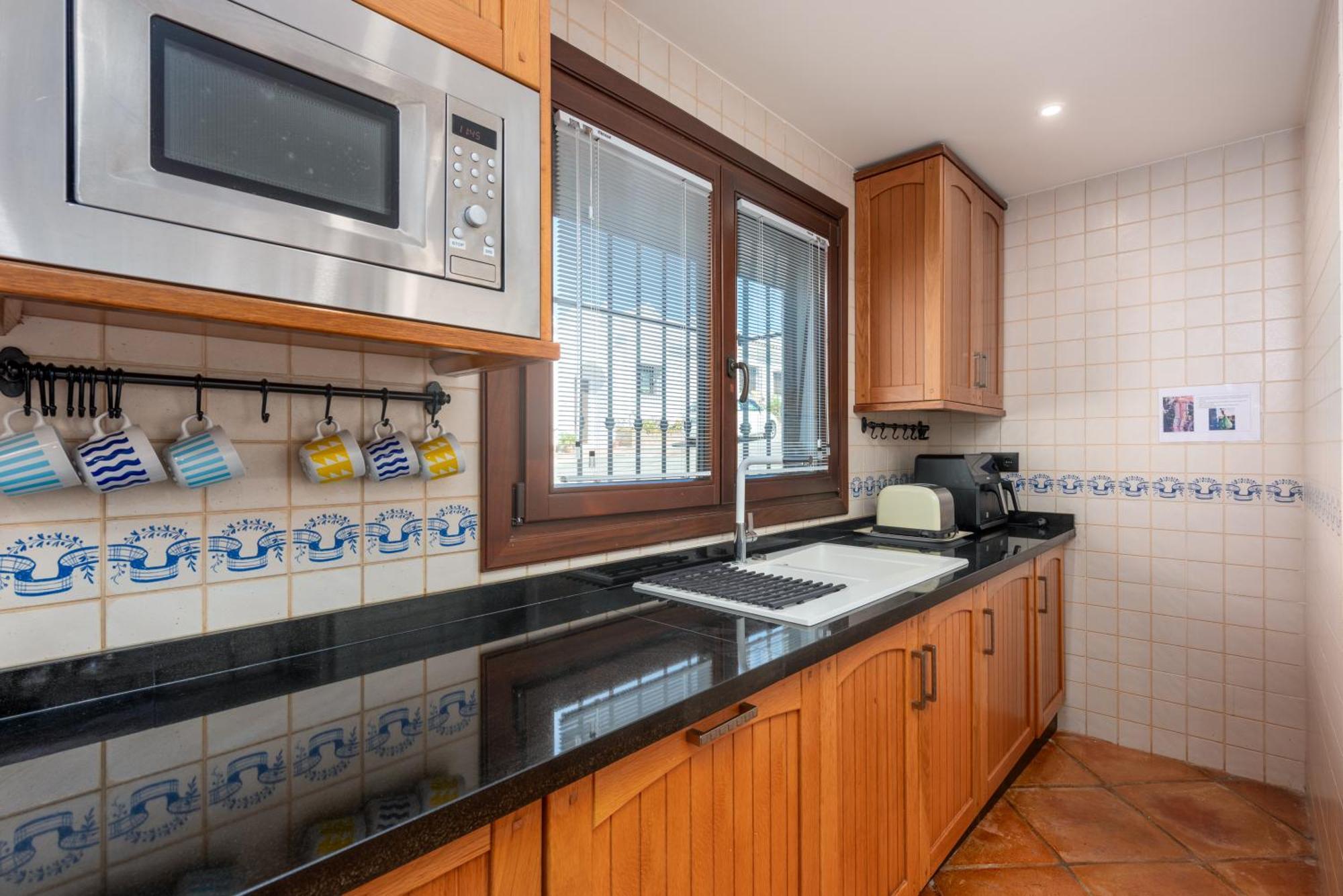 Stylish 3 Bed House 2 Bathrooms, With Patio, Roof Terrace And Communal Pool 5 Minutes Away From The Beautiful Spanish White Village Of Casares Pueblo And Only 20 Mins From The Sea 外观 照片