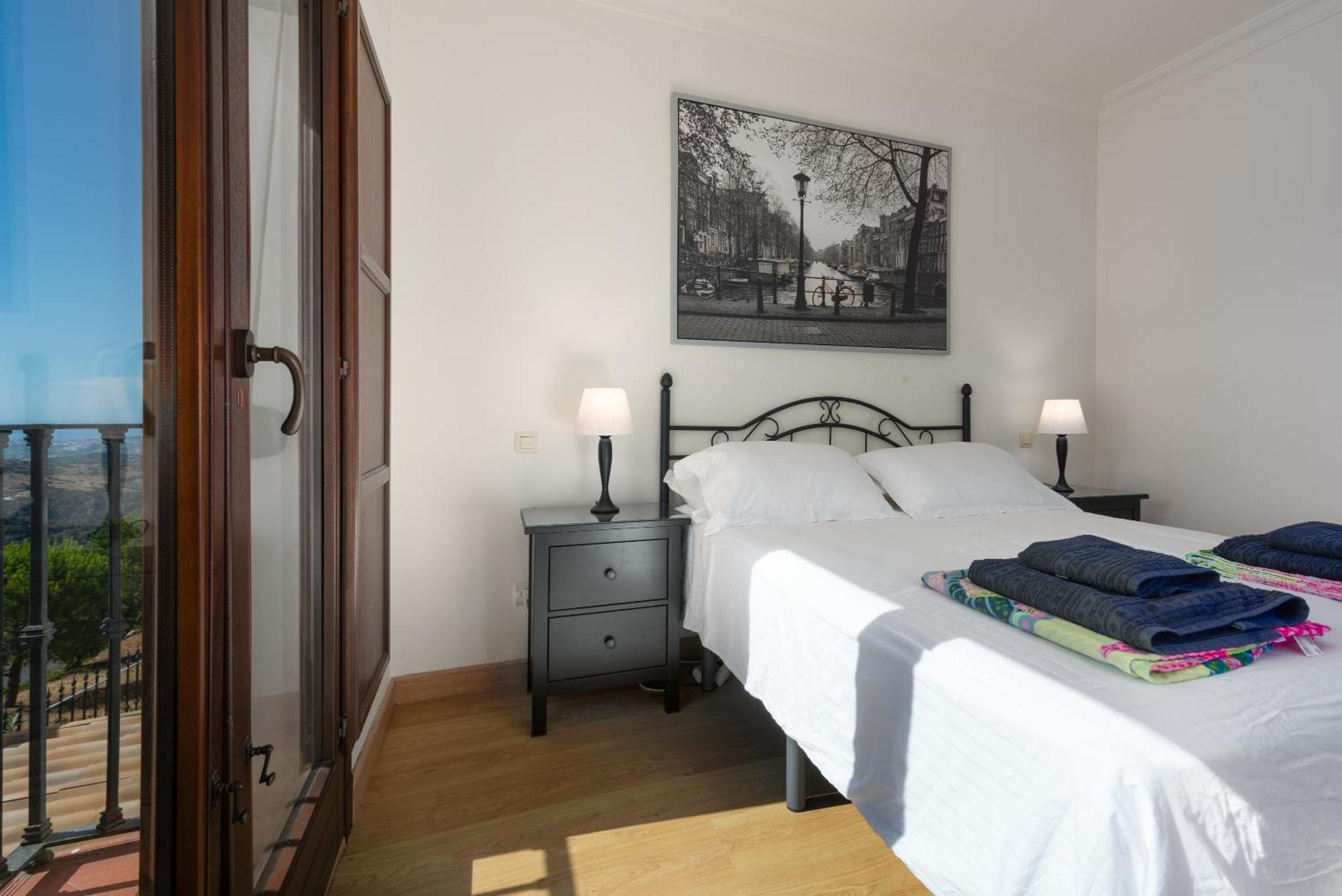 Stylish 3 Bed House 2 Bathrooms, With Patio, Roof Terrace And Communal Pool 5 Minutes Away From The Beautiful Spanish White Village Of Casares Pueblo And Only 20 Mins From The Sea 外观 照片
