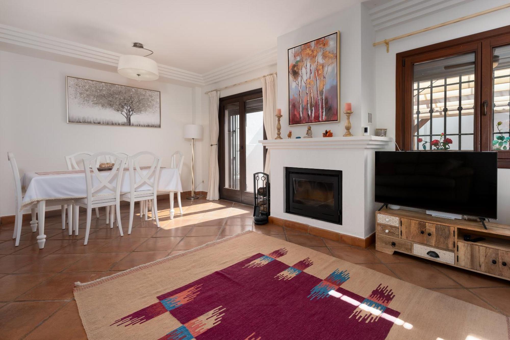 Stylish 3 Bed House 2 Bathrooms, With Patio, Roof Terrace And Communal Pool 5 Minutes Away From The Beautiful Spanish White Village Of Casares Pueblo And Only 20 Mins From The Sea 外观 照片