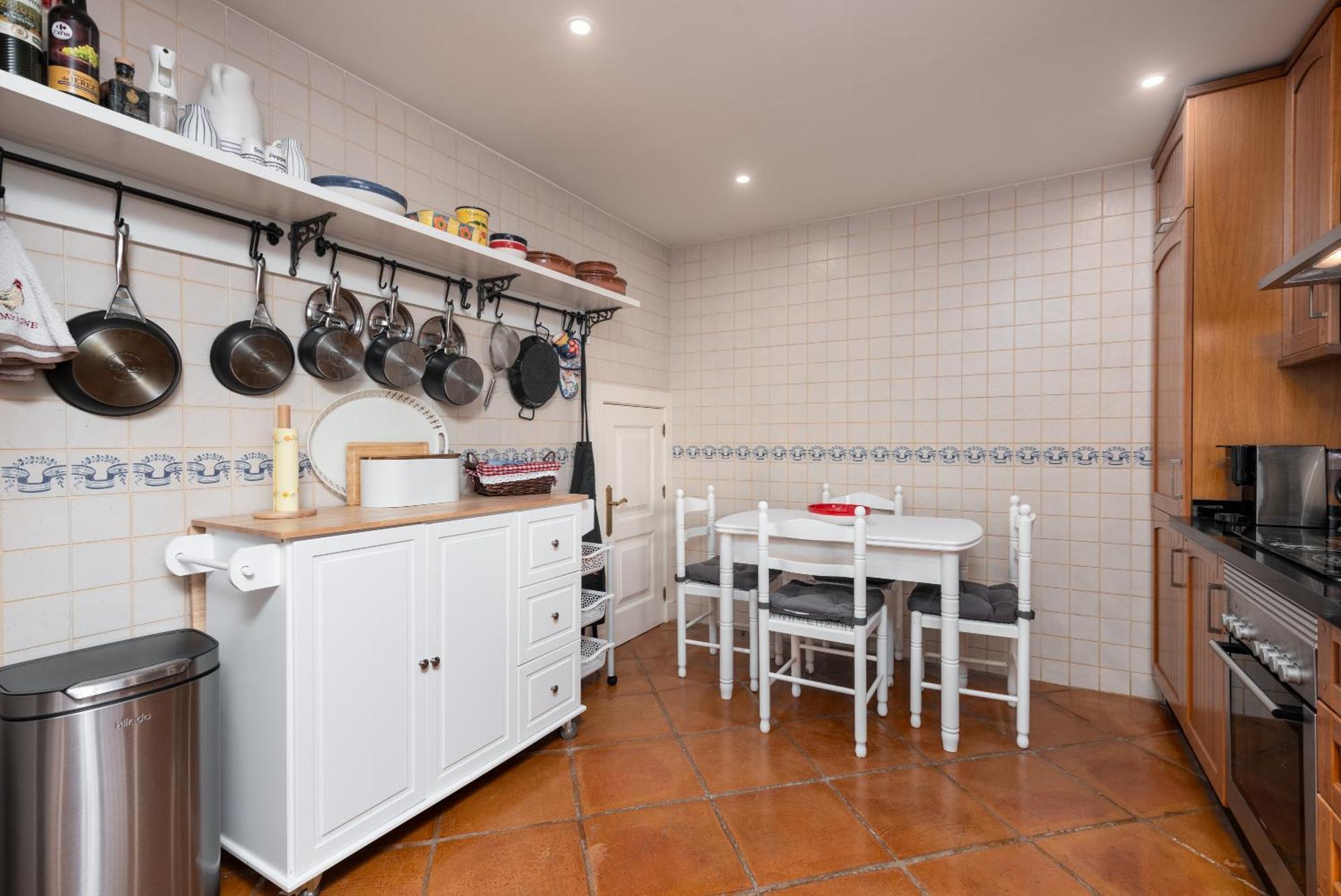 Stylish 3 Bed House 2 Bathrooms, With Patio, Roof Terrace And Communal Pool 5 Minutes Away From The Beautiful Spanish White Village Of Casares Pueblo And Only 20 Mins From The Sea 外观 照片